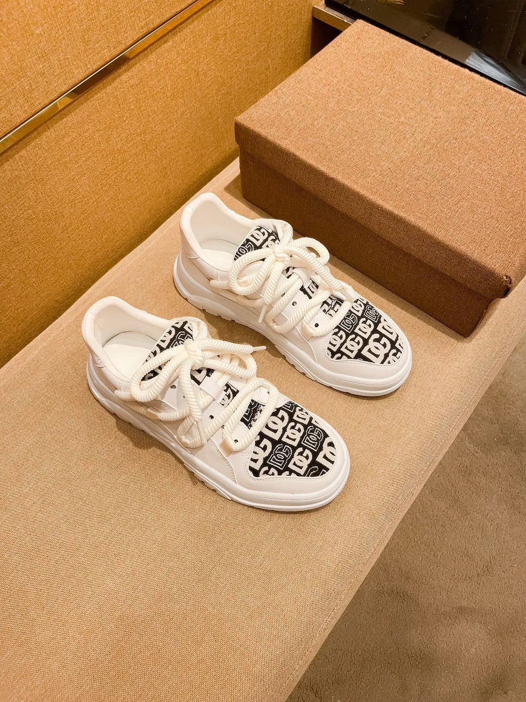 Men's shoes💰 400💰【DG】🔥High-end brand of men's shoes official website 1:1 latest masterpiece: the upper is made of Italian imported first-layer cowhide with a comfortable and breathable lining➕original non-slip and wear-resistant outsole🔥, making walking more convenient and comfortable! An exclusive new model, a stunning work, a beautiful 1:1 replica [color] compared to the official quality! Create a fashionable personality to set off your uniqueness! A must-have for trendy men! Classic🔥Size: 38-44 Color: 🔥 2⃣️ colors available🔥